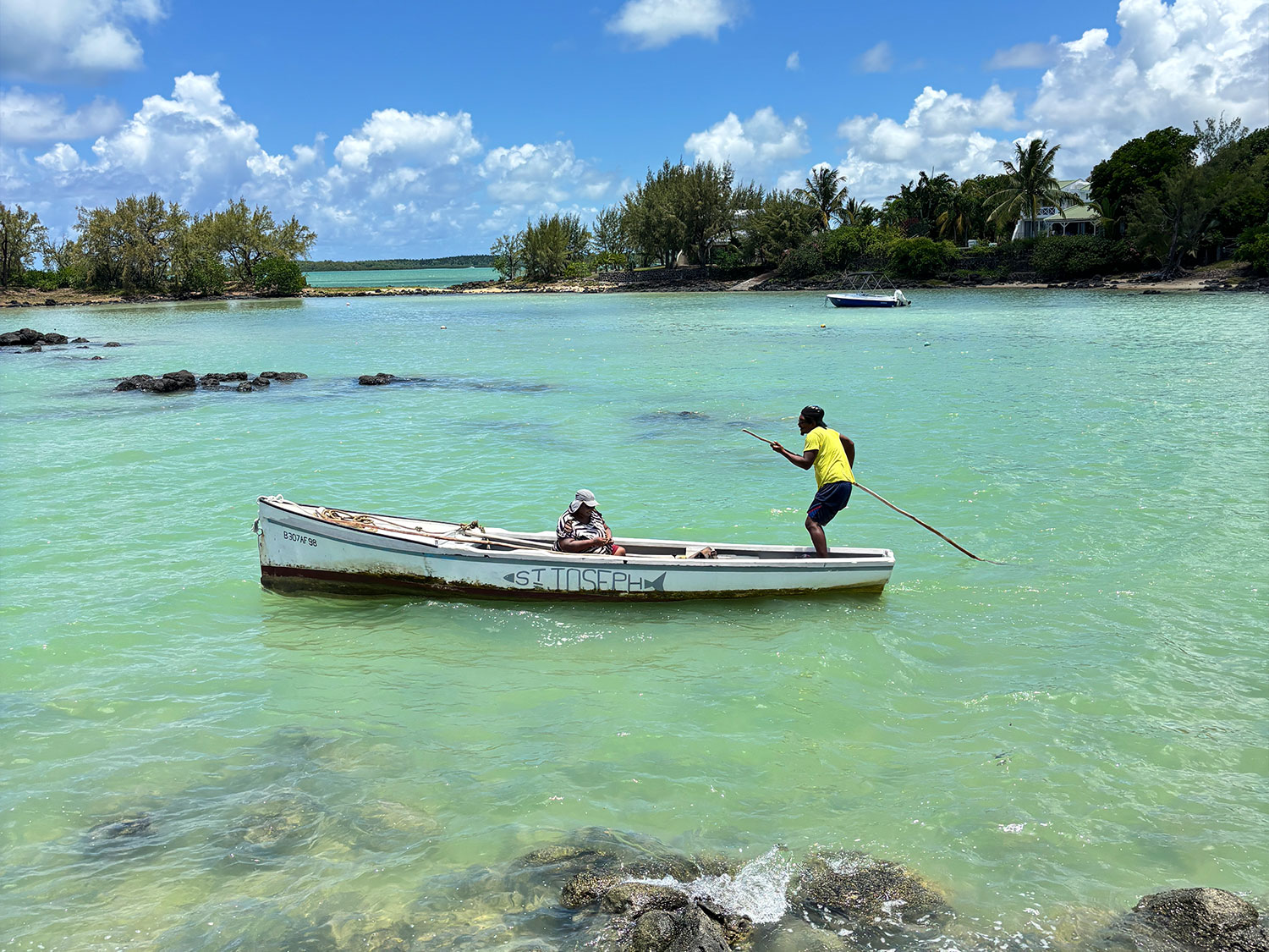 pirogue-lagon-turquoise-grand-gaube